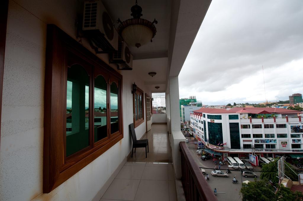 Wei Si Deng Hotel & Restaurant Phnom Penh Bagian luar foto