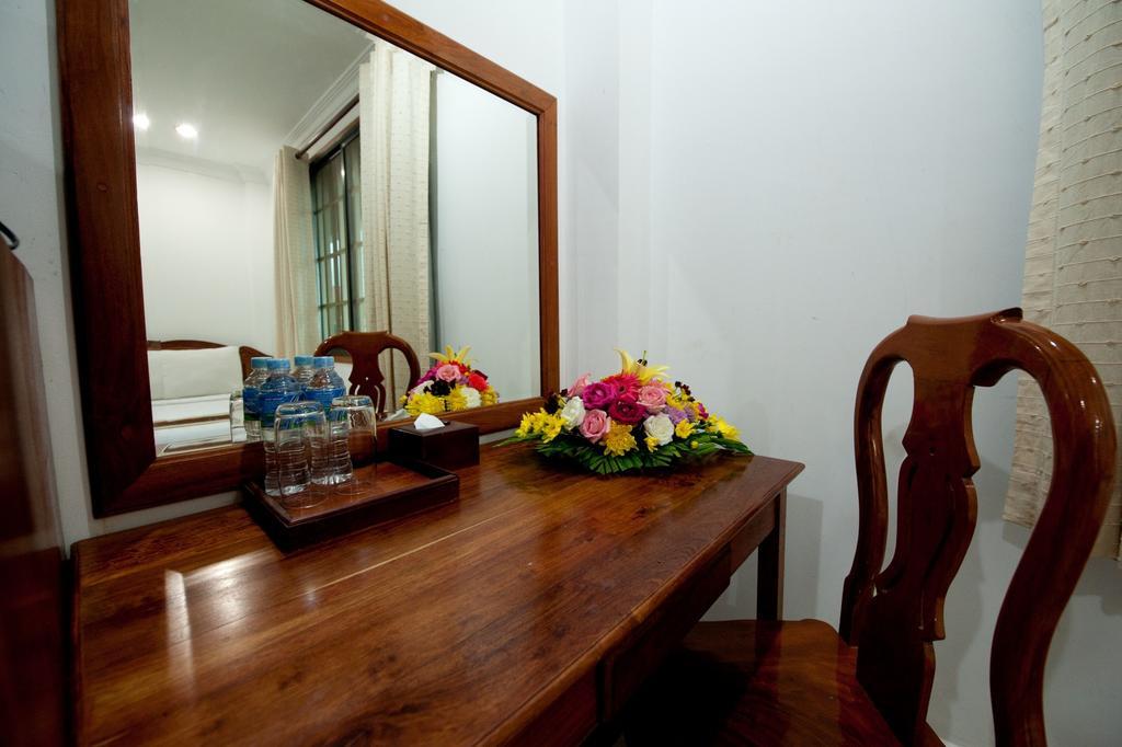 Wei Si Deng Hotel & Restaurant Phnom Penh Bagian luar foto
