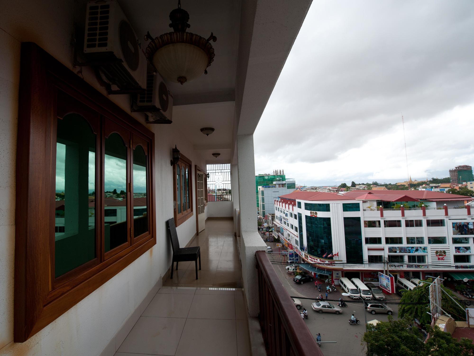 Wei Si Deng Hotel & Restaurant Phnom Penh Bagian luar foto