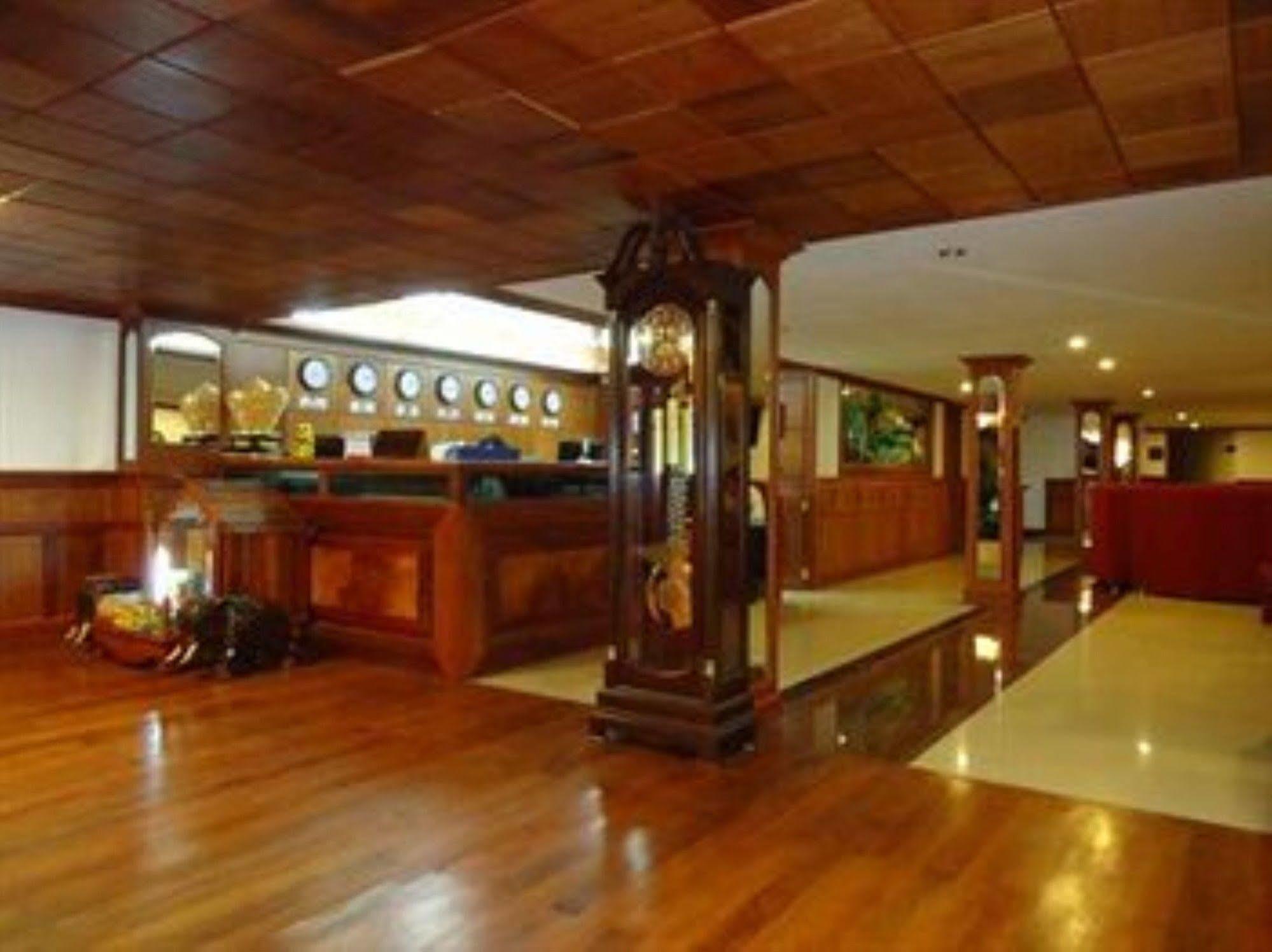 Wei Si Deng Hotel & Restaurant Phnom Penh Bagian luar foto