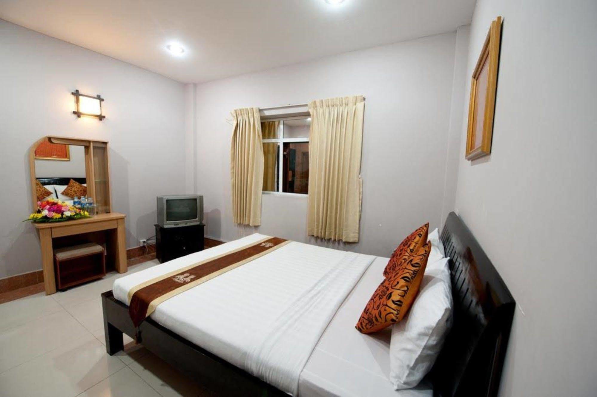 Wei Si Deng Hotel & Restaurant Phnom Penh Bagian luar foto