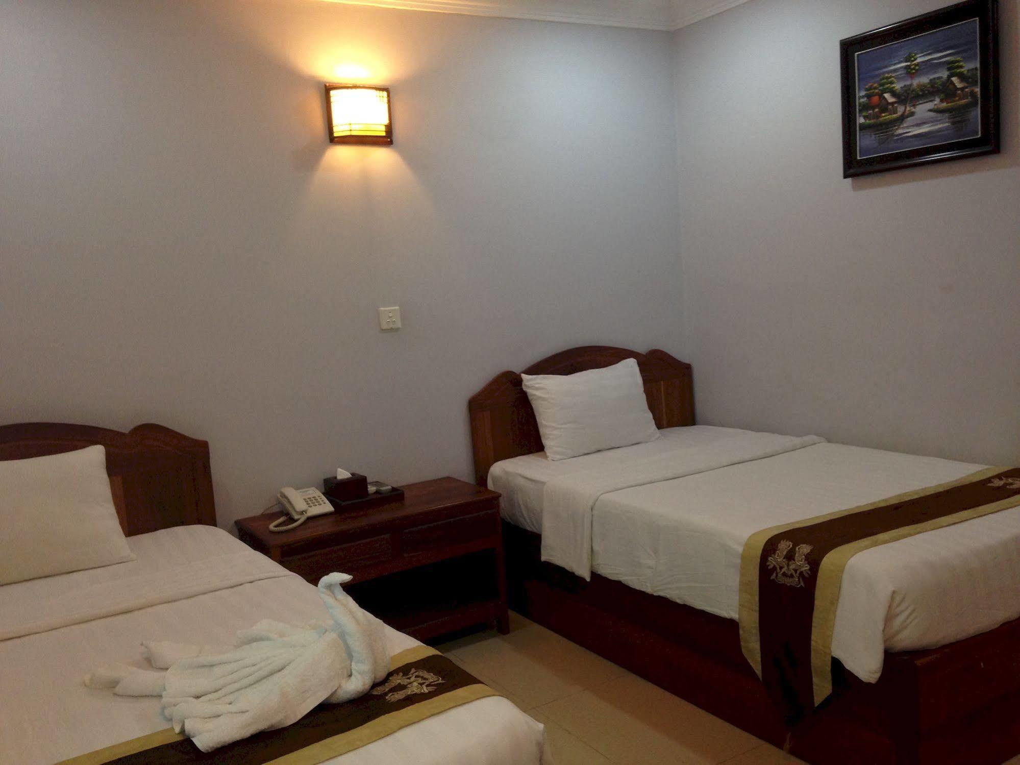 Wei Si Deng Hotel & Restaurant Phnom Penh Bagian luar foto