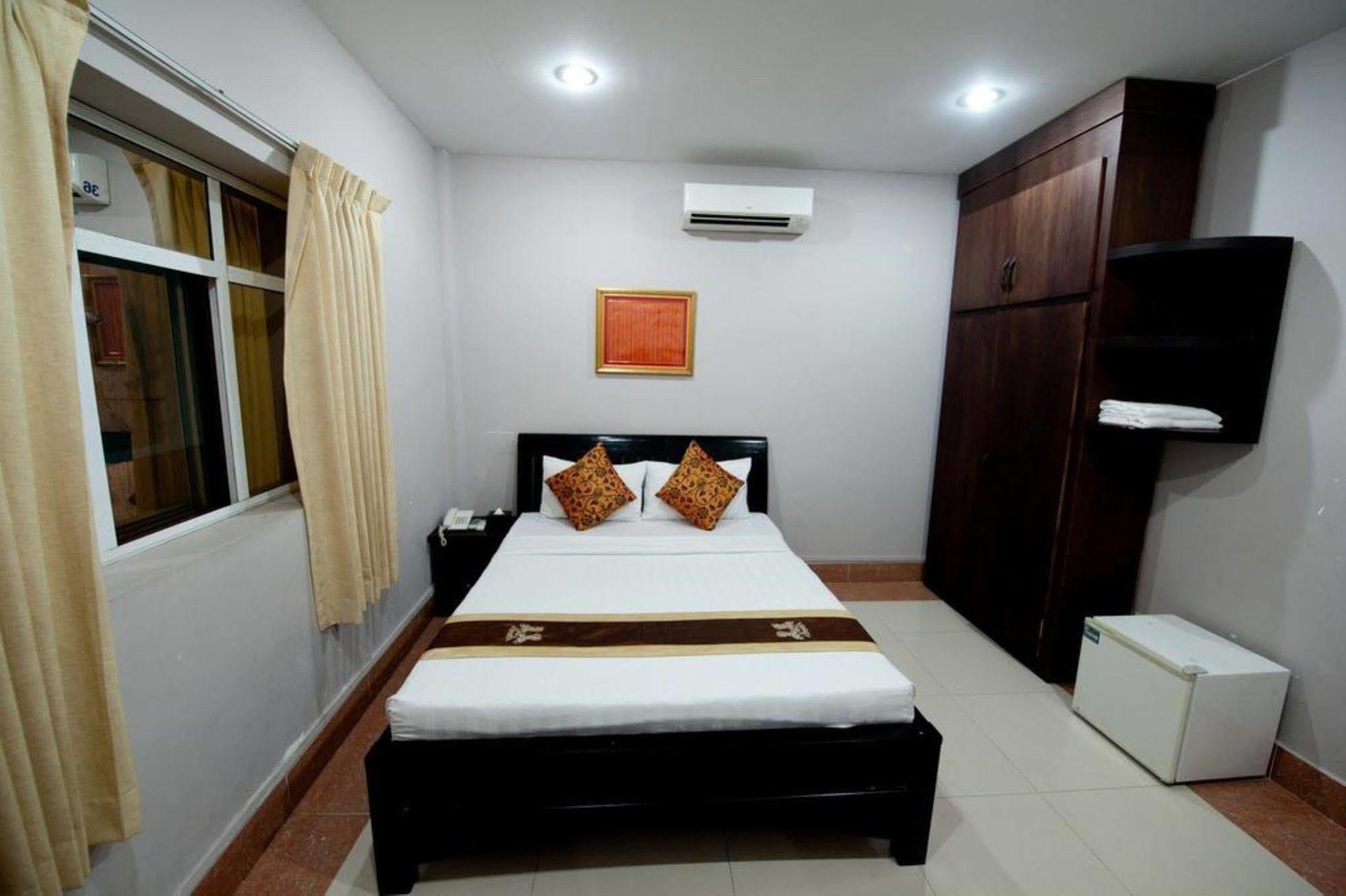 Wei Si Deng Hotel & Restaurant Phnom Penh Bagian luar foto
