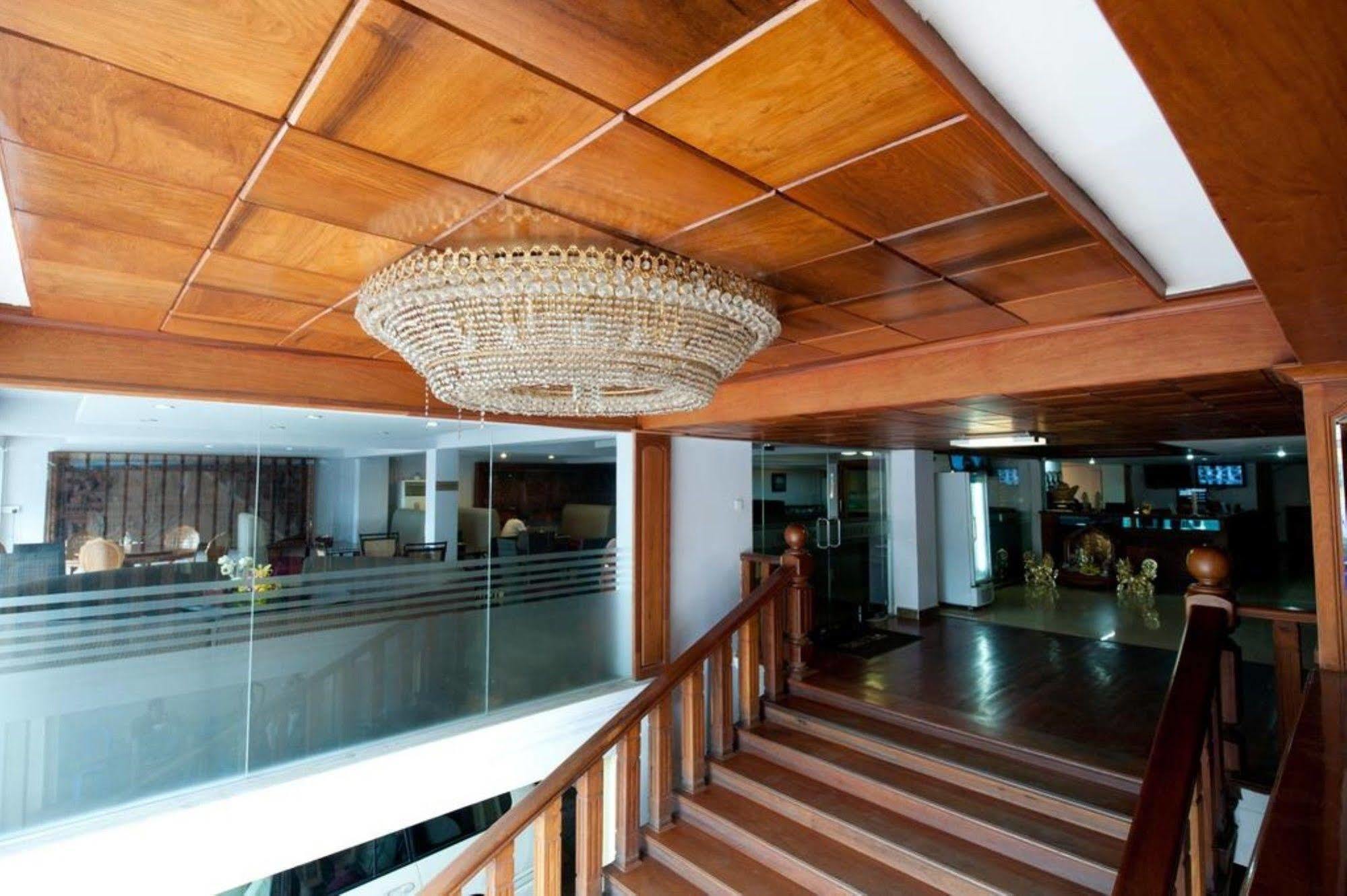 Wei Si Deng Hotel & Restaurant Phnom Penh Bagian luar foto