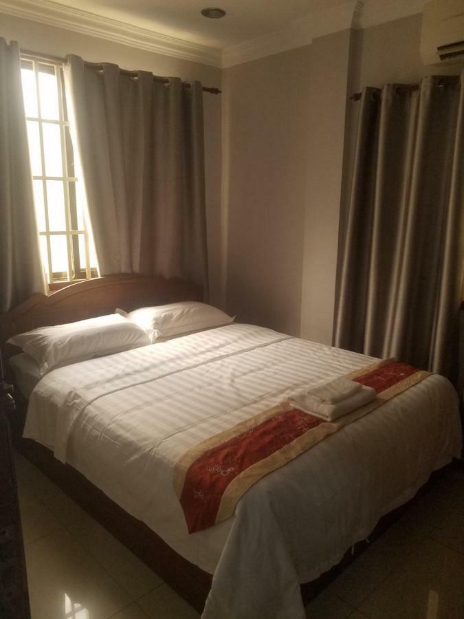 Wei Si Deng Hotel & Restaurant Phnom Penh Bagian luar foto