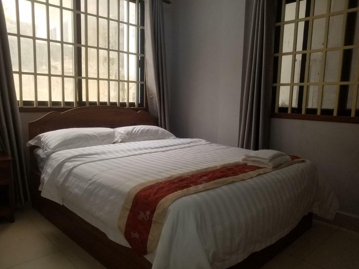 Wei Si Deng Hotel & Restaurant Phnom Penh Bagian luar foto